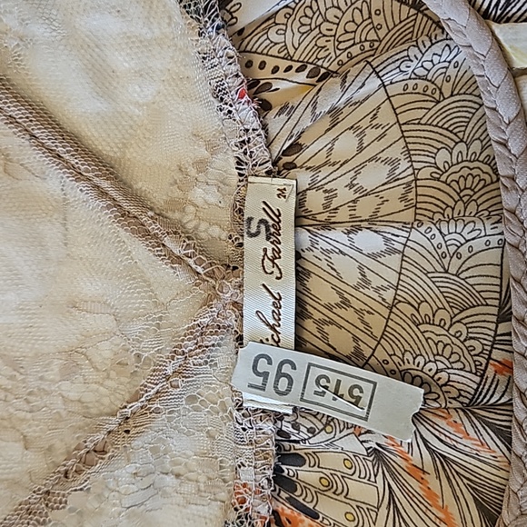 Michael Farrell, S colorful top. - Picture 3 of 4